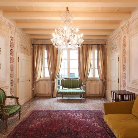 Explore Venice From A Sophisticated Hideaway In San Polo Exterior foto